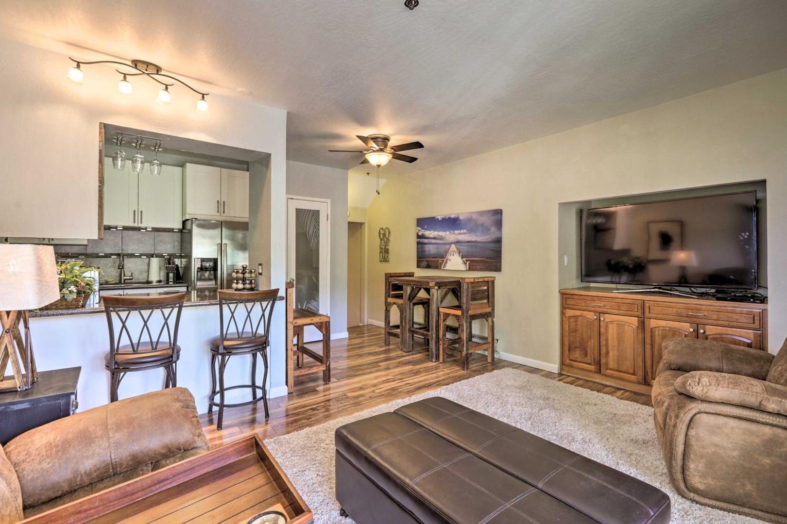 Comfy Condo with Lake Tahoe View – Ski Lifts Nearby!